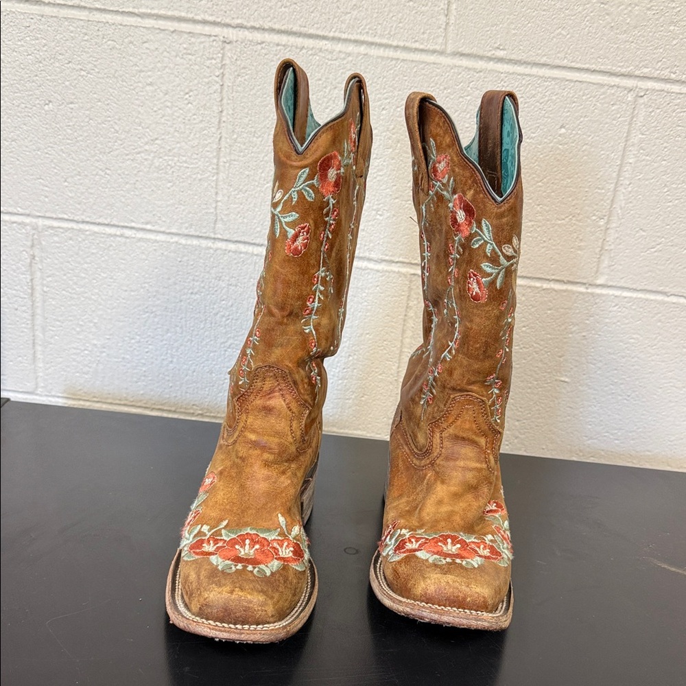 Corral Floral Embroidered Tan Boots